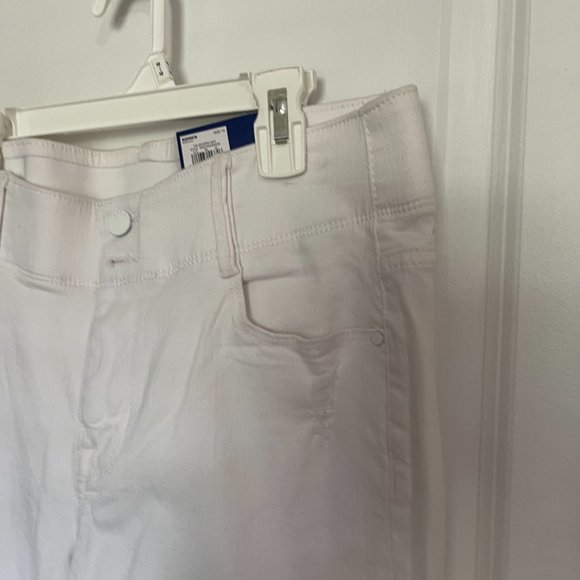 APT . 9 - Picture 2 of 9